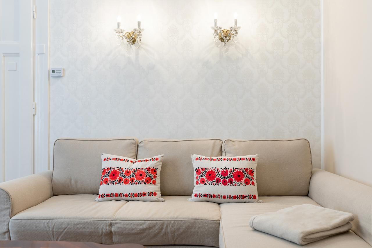Luxury & Antique Charm — Photos 3